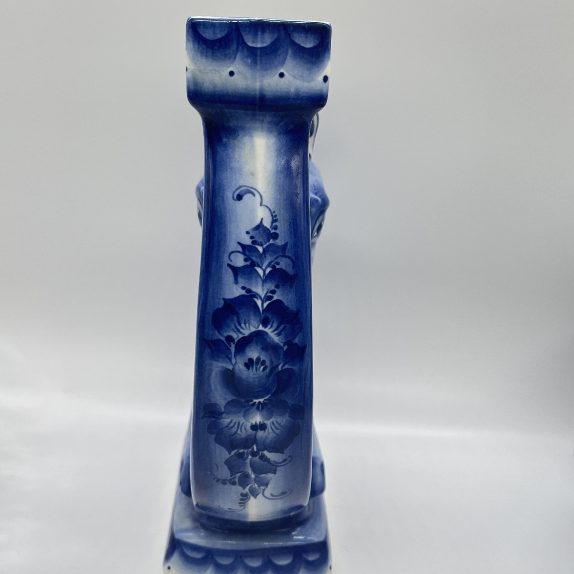 Штоф с символом года в форме головы коня и подковы, Гжель, фарфор, роспись, Россия, 2001 г.