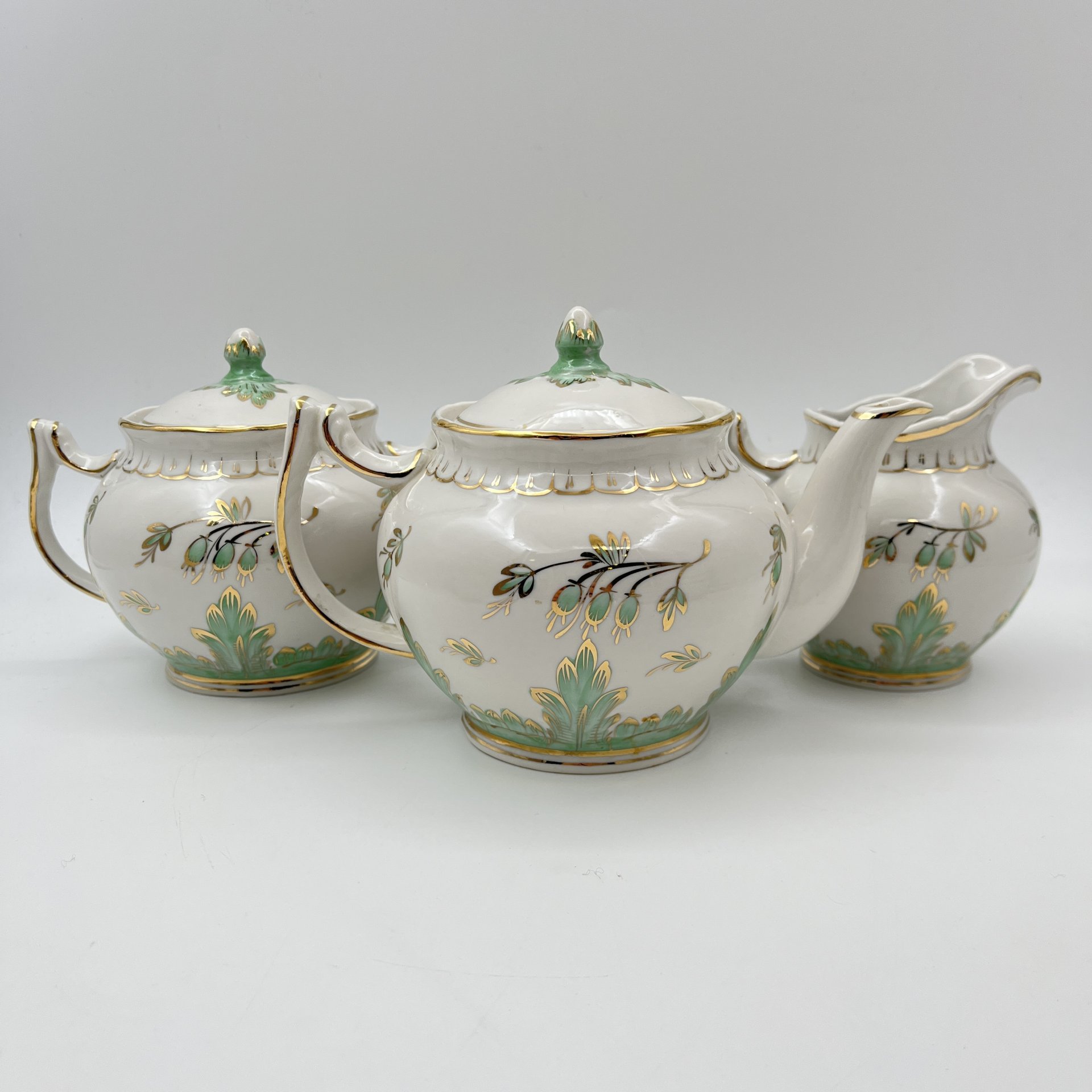 Сервиз чайный "Барбарис" (зеленый) на 5 персон (13 предметов), автор Е. П. Смирнов