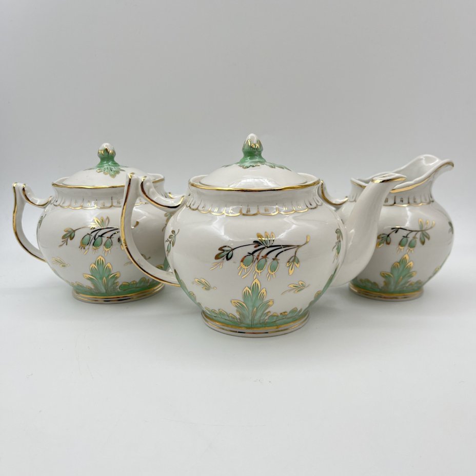 Сервиз чайный "Барбарис" (зеленый) на 5 персон (13 предметов), автор Е. П. Смирнов