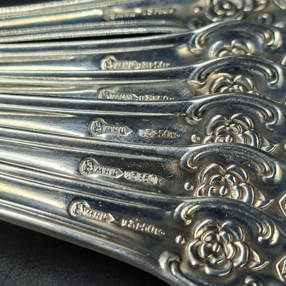 Набор из шести обеденных ложек "Серебряная роза", мНЦ (медь-никель-цинк), Кольчугинский завод цветных металлов, СССР, 1970-1990 гг.