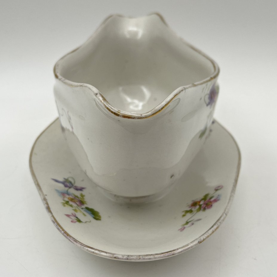 Соусник, украшенный изображением полевых цветов