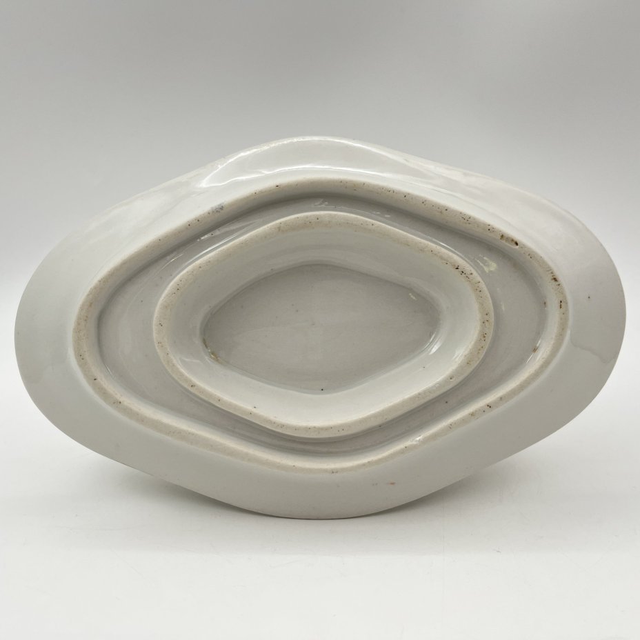 Соусник, украшенный изображением полевых цветов