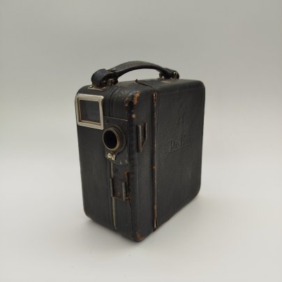 Кинокамера Pathe "Motocamera"? тип пленки 9,5 мм