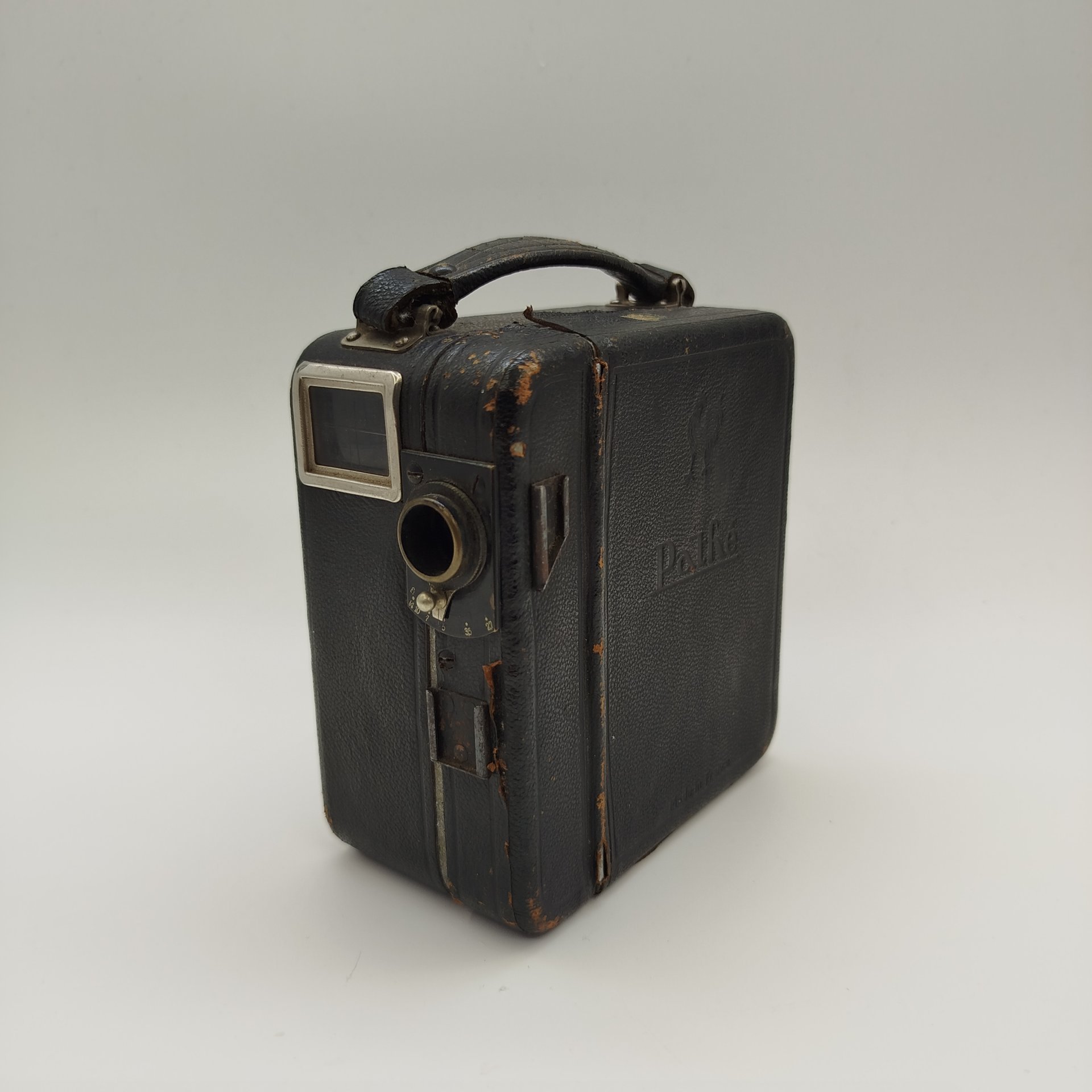 Кинокамера Pathe "Motocamera"? тип пленки 9,5 мм