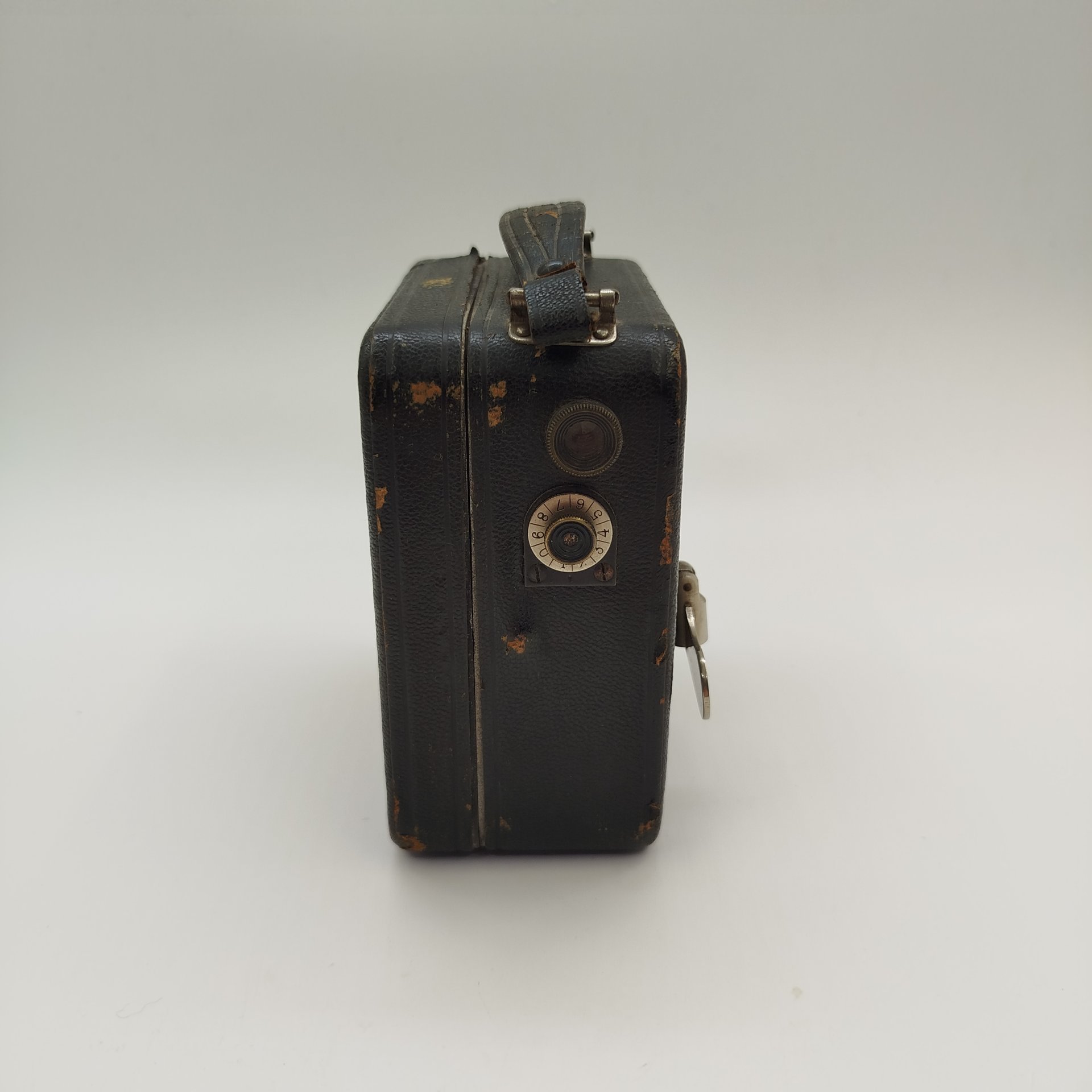 Кинокамера Pathe "Motocamera"? тип пленки 9,5 мм