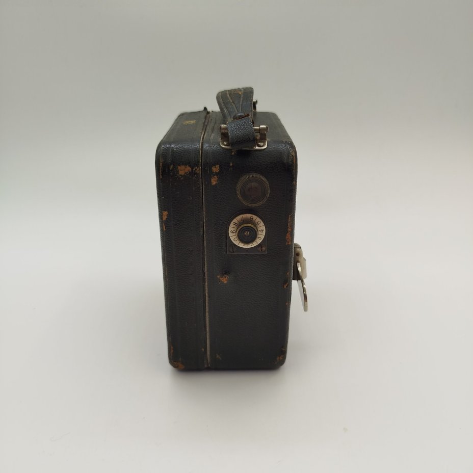 Кинокамера Pathe "Motocamera"? тип пленки 9,5 мм