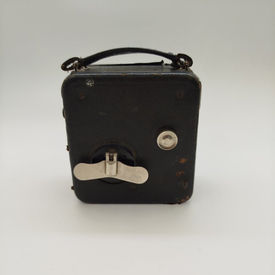 Кинокамера Pathe "Motocamera"? тип пленки 9,5 мм