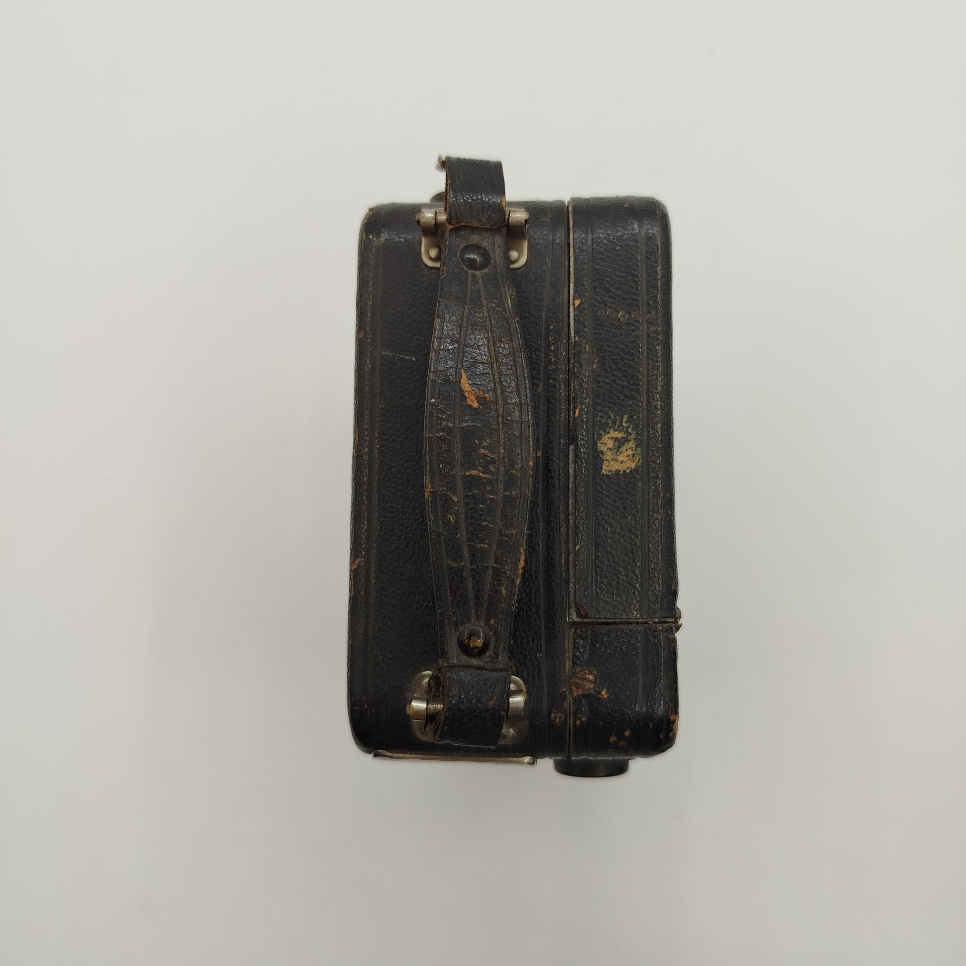 Кинокамера Pathe "Motocamera"? тип пленки 9,5 мм