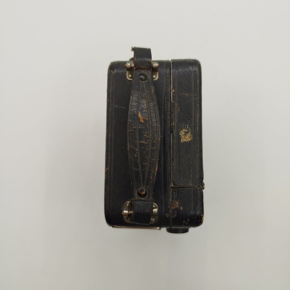 Кинокамера Pathe "Motocamera"? тип пленки 9,5 мм