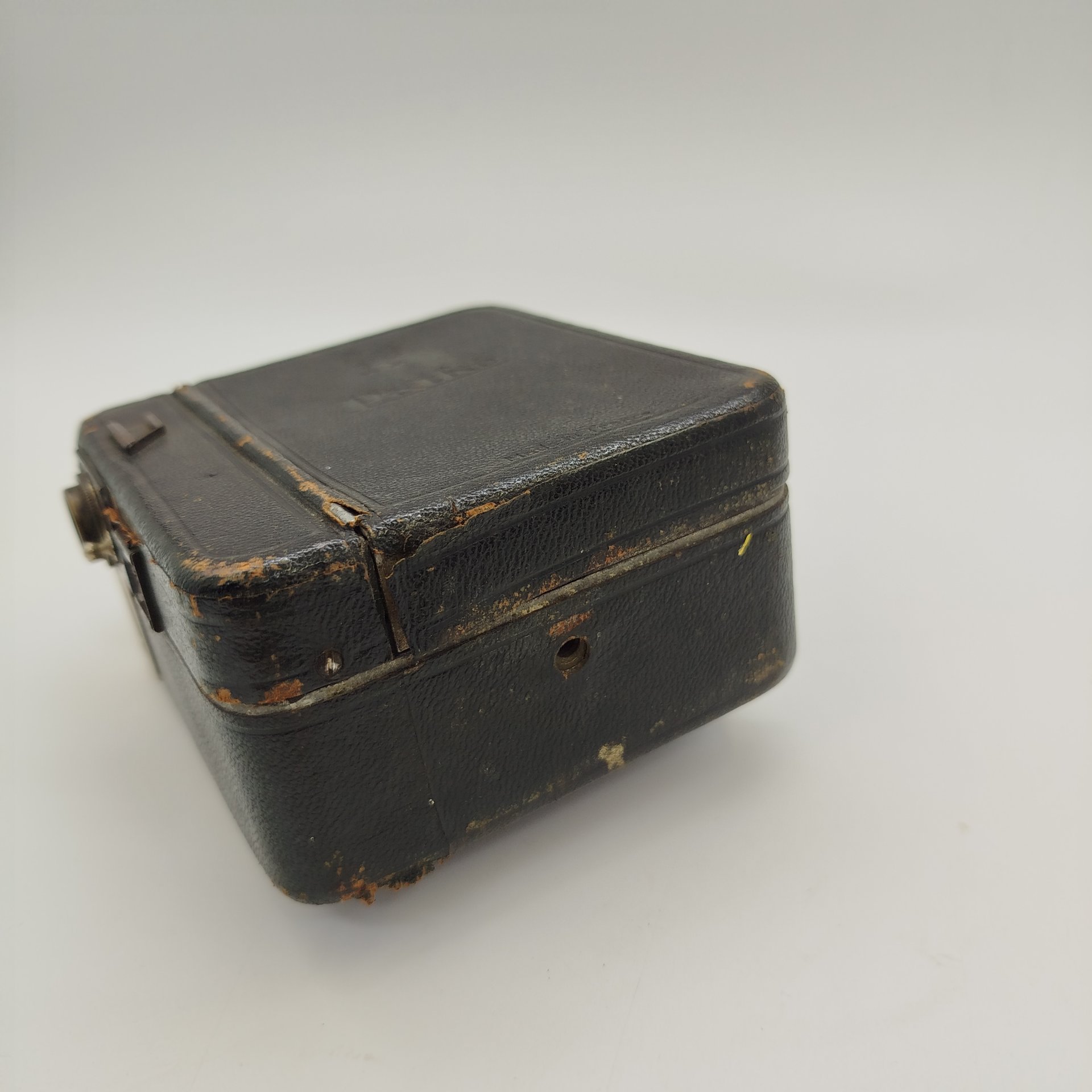 Кинокамера Pathe "Motocamera"? тип пленки 9,5 мм