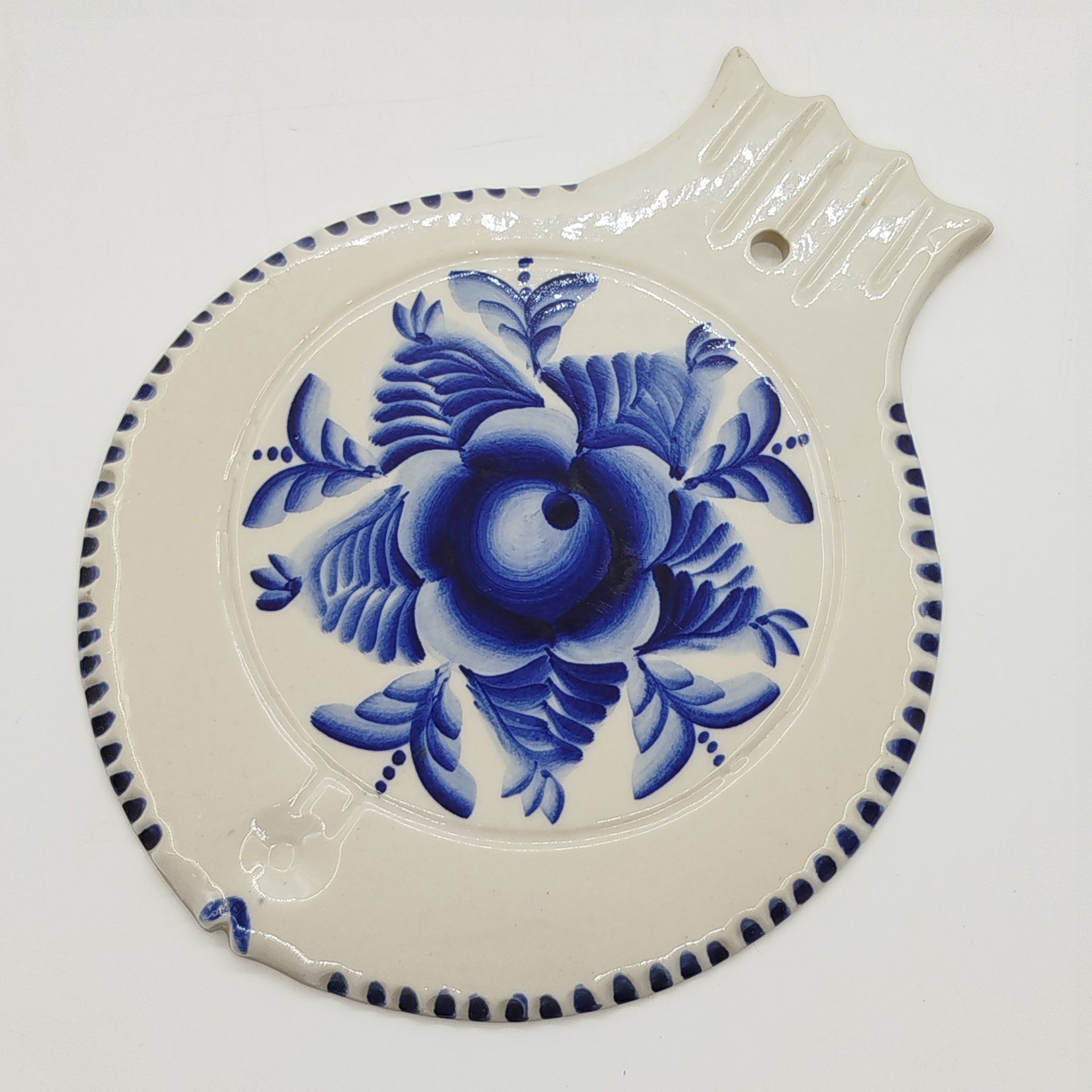 Доска с цветочным орнаментом, фарфор, роспись, Речицкий фарфоровый завод (Гжель), Россия, 1981-2011 гг.