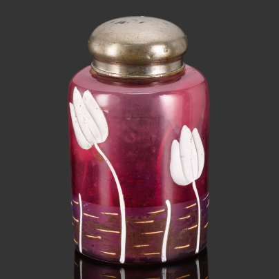 Чайница с туловом из клюквенного стекла, декорированным стилизованным изображением водяных лилий