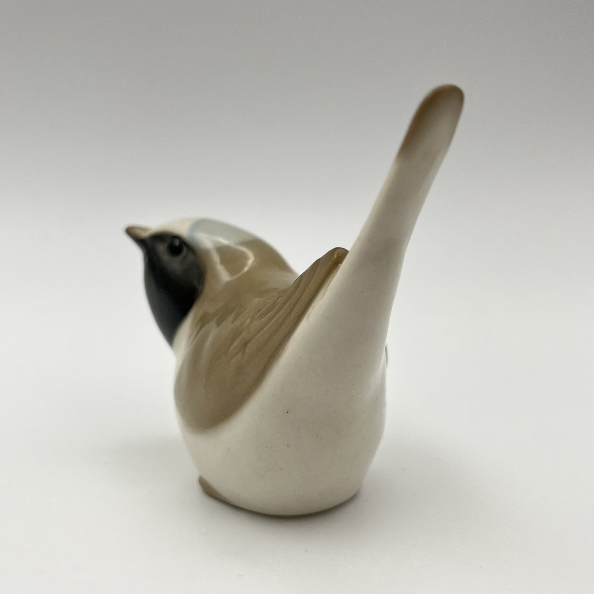 Статуэтка "Горихвостка", скульптор П.Веселов, фарфор, роспись, Ленинградский фарфоровый завод (ЛФЗ), СССР, 1980-1990 гг.