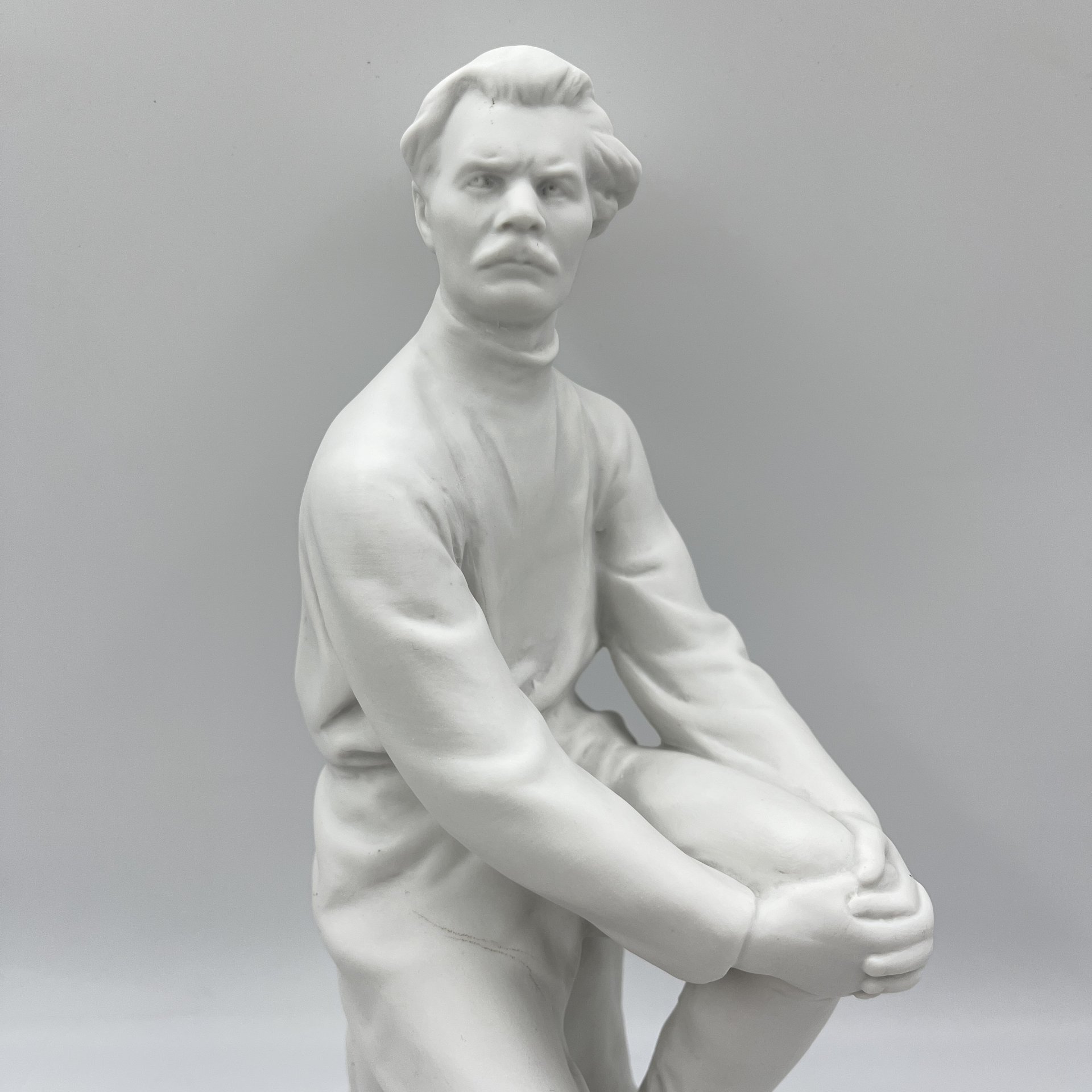 Статуэтка "Максим Горький", автор В.Г. Стамов, Ленинградский фарфоровый завод (ЛФЗ)