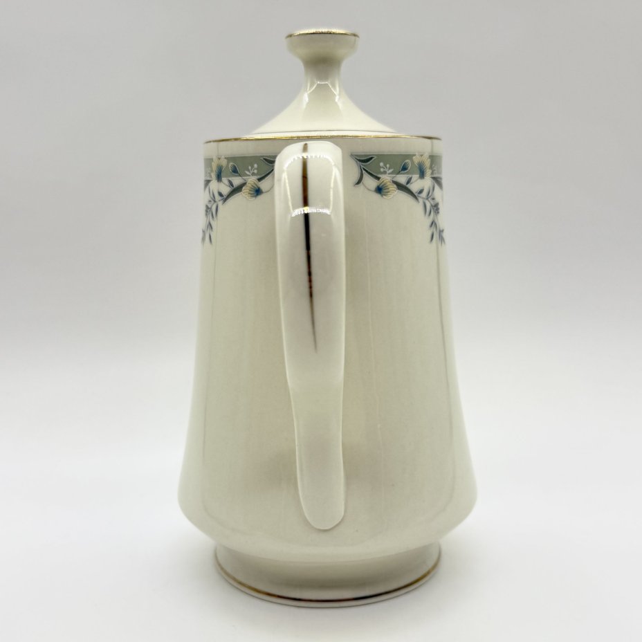 Кофейник с цветочным декором, фарфор, деколь, золочение, Китай, 2000-2010 гг., Китай