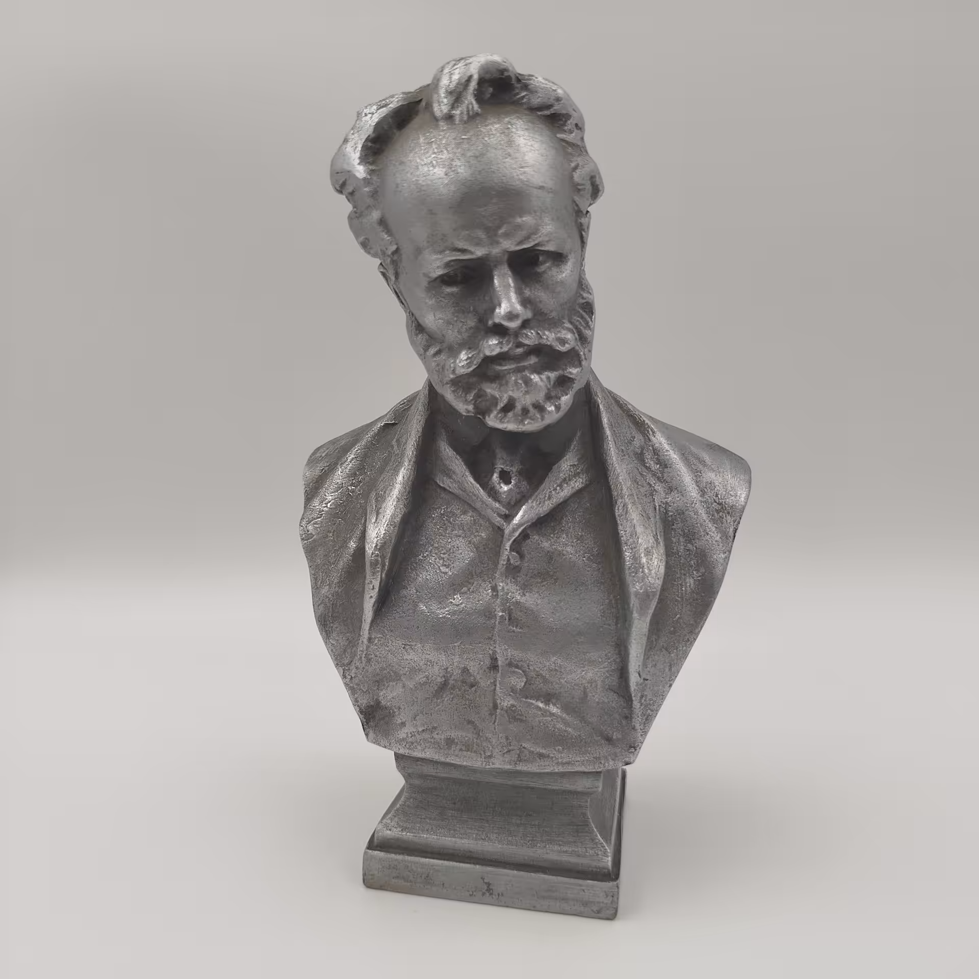 Бюст «П.И. Чайковский», скульптор П.М. Криворуцкий, Завод художественного литья «Монументскульптура» (ЛЗХЛ)