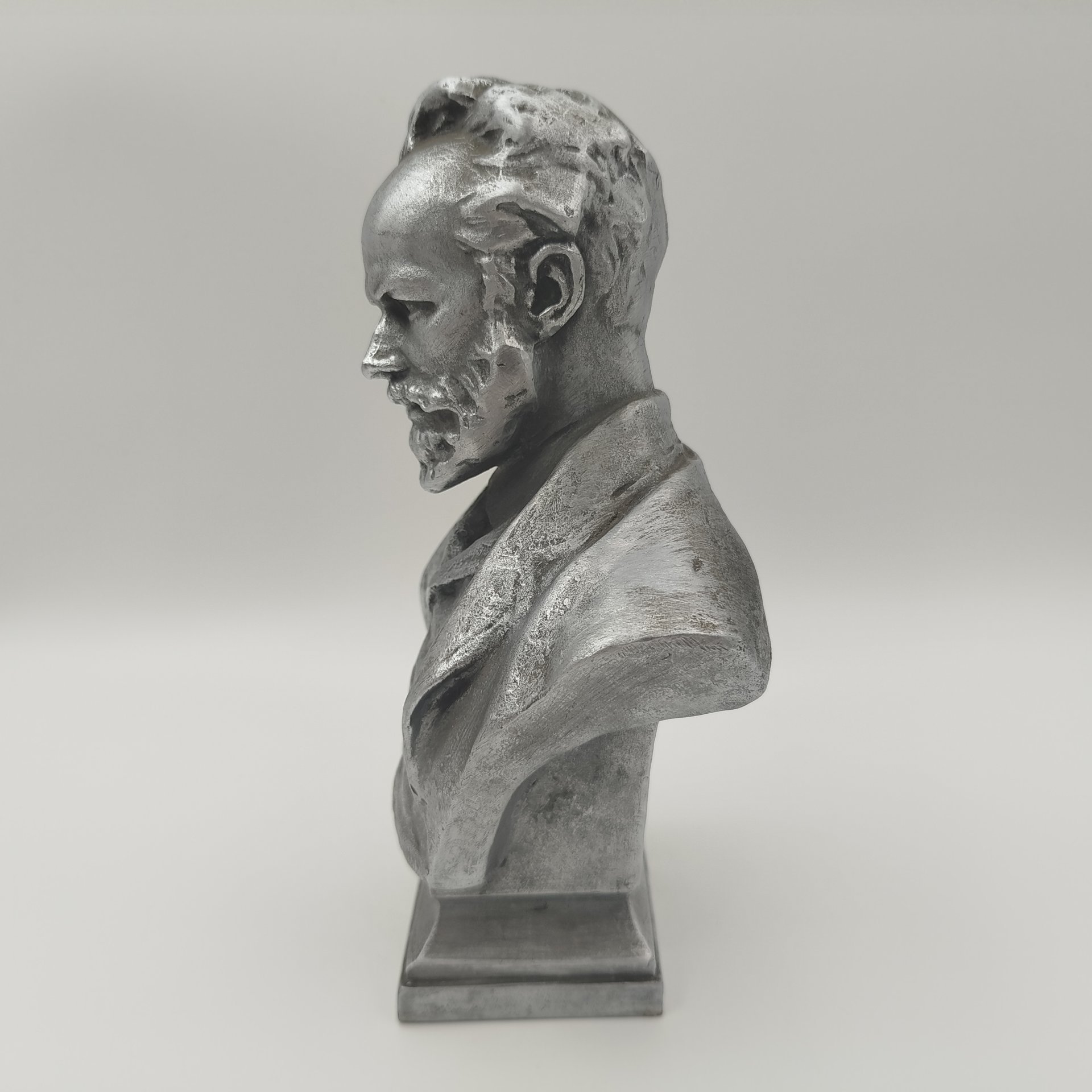 Бюст «П.И. Чайковский», скульптор П.М. Криворуцкий, Завод художественного литья «Монументскульптура» (ЛЗХЛ)