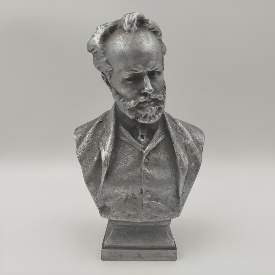 Бюст «П.И. Чайковский», скульптор П.М. Криворуцкий, Завод художественного литья «Монументскульптура» (ЛЗХЛ)