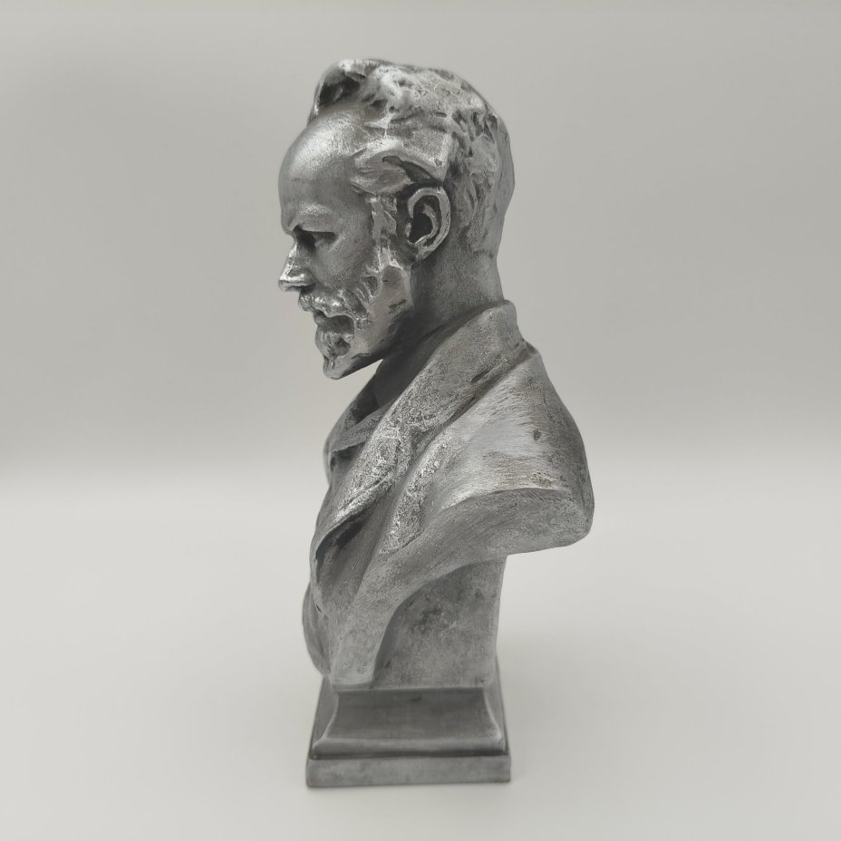 Бюст «П.И. Чайковский», скульптор П.М. Криворуцкий, Завод художественного литья «Монументскульптура» (ЛЗХЛ)