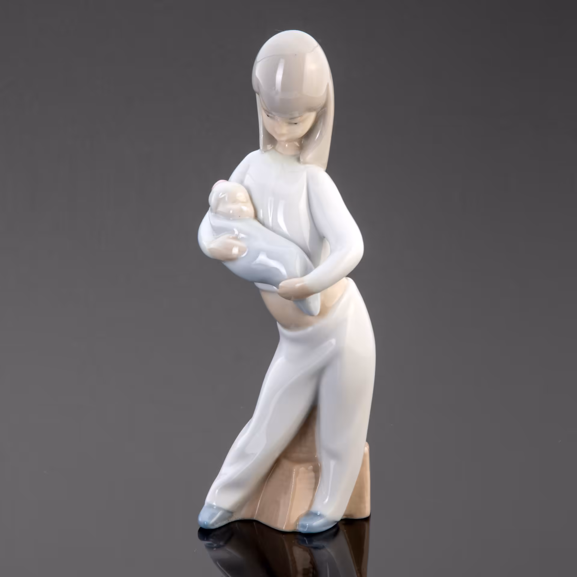 Статуэтка "Мама" ("Материнство"), фарфор, роспись, NAO Porcelain, Испания, 1990-2010 гг., NAO Porcelain