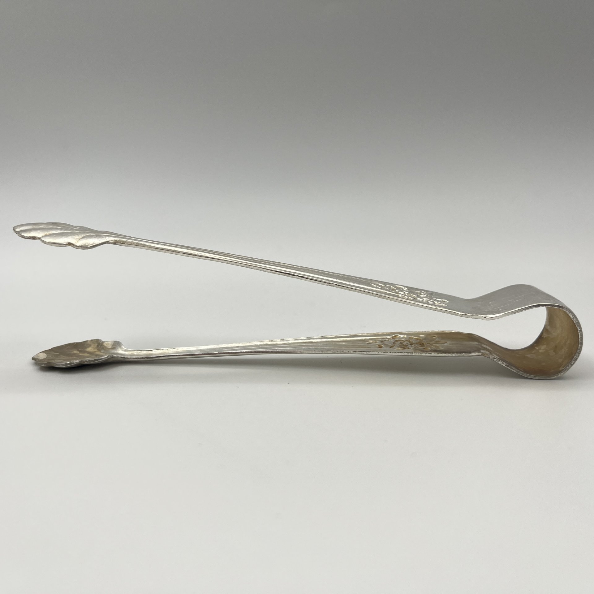 Щипцы для сахара  "Серебряная роза", мНЦ (медь-никель-цинк), Кольчугинский завод цветных металлов, СССР, 1960-1990 гг.