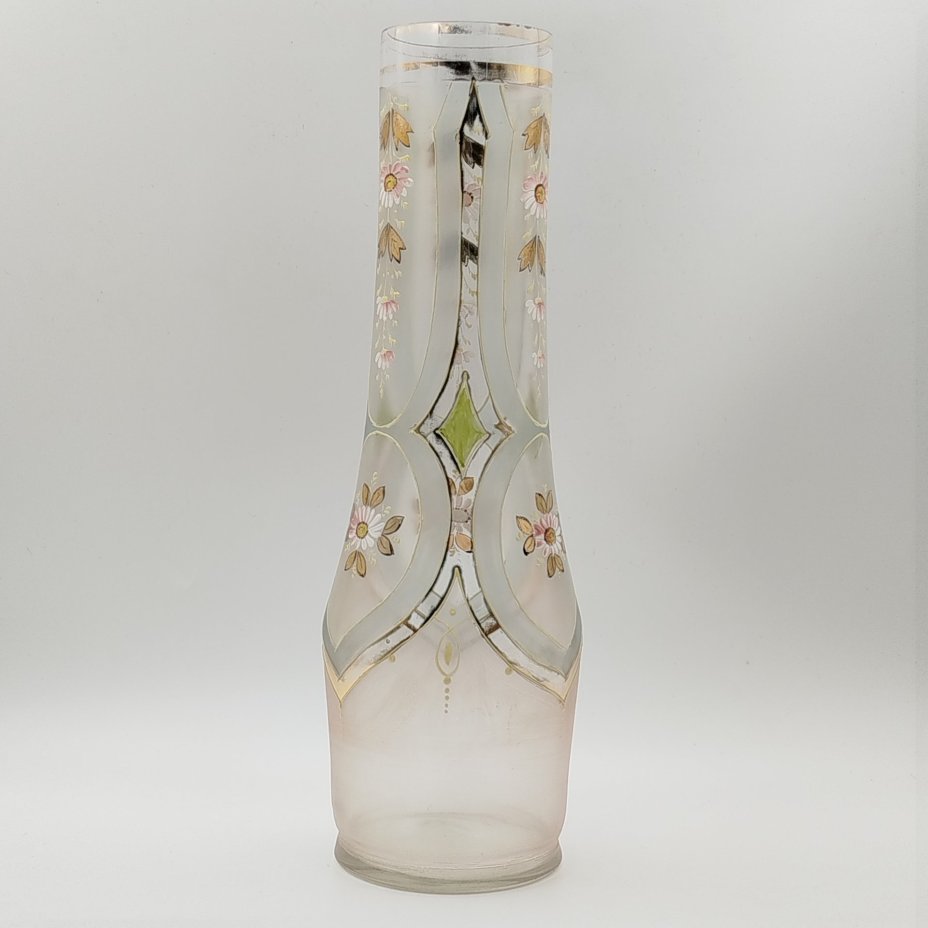 Ваза с изображением цветов