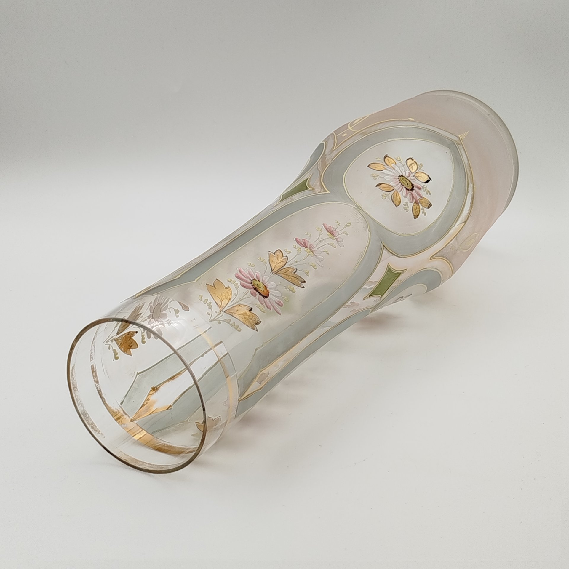 Ваза с изображением цветов, стекло, матовое, эмали, золочение, Западная Европа, 1950-1980 гг.