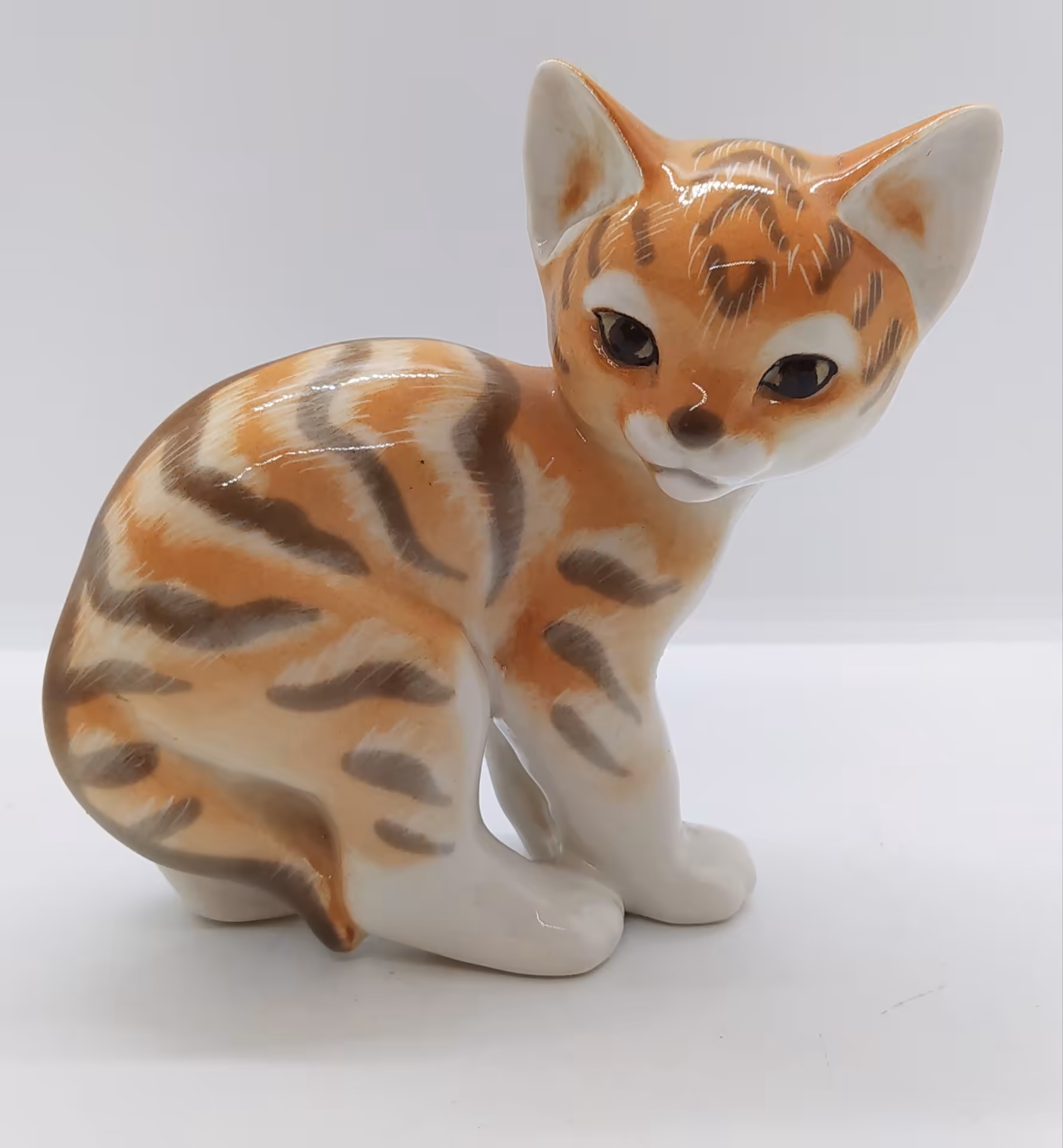 Статуэтка "Котёнок", Ленинградский фарфоровый завод (ЛФЗ)