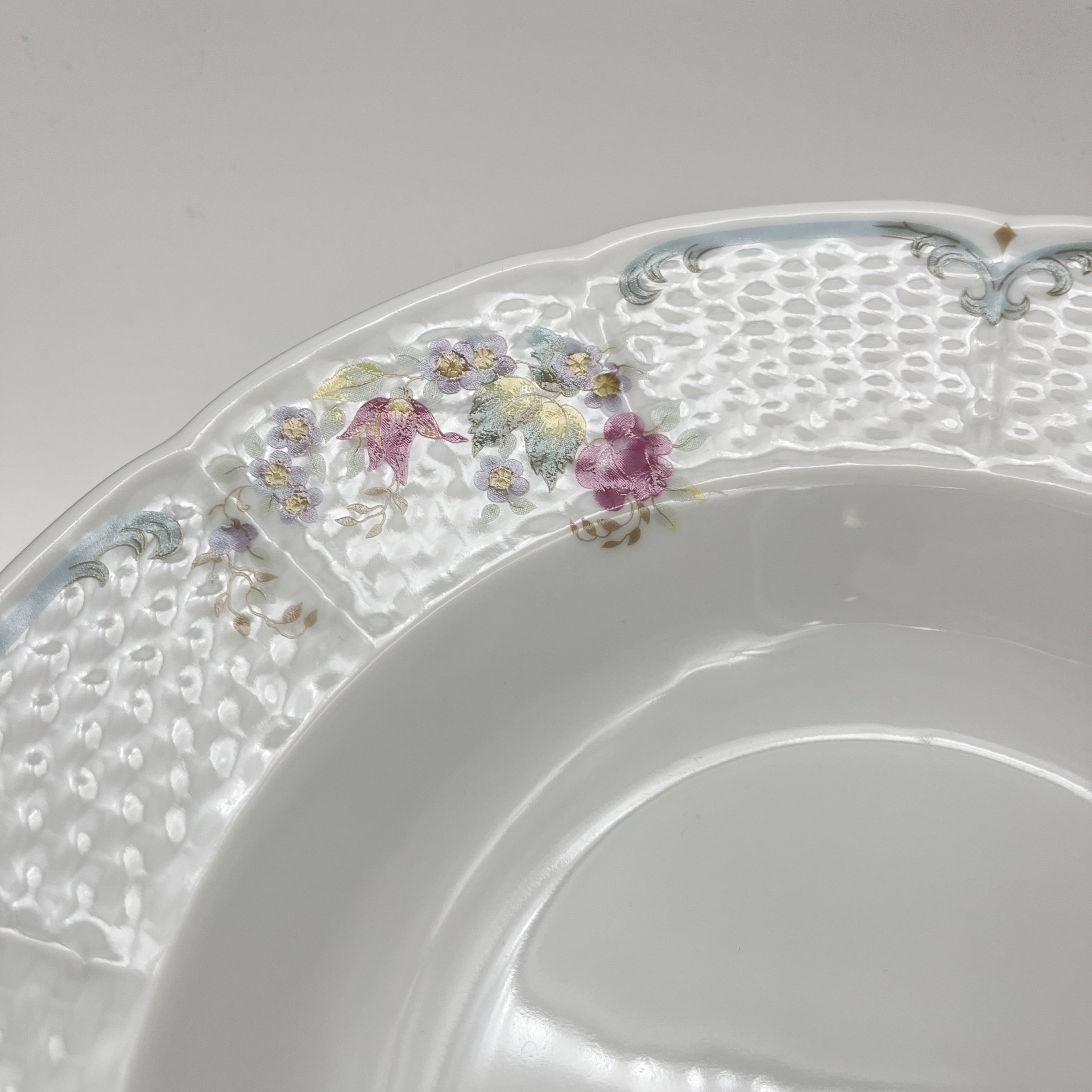 Набор суповых (глубоких) тарелок с цветочным декором на 6 персон, фарфор, деколь, Thun (Тун), Чехия, 2000-2020 гг.