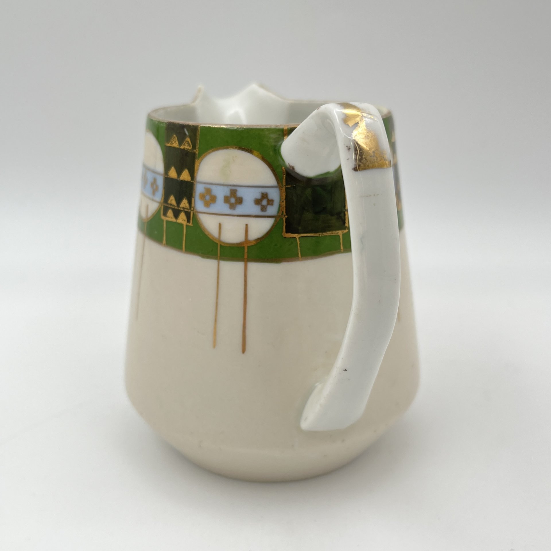 Молочник с геометрическим декором