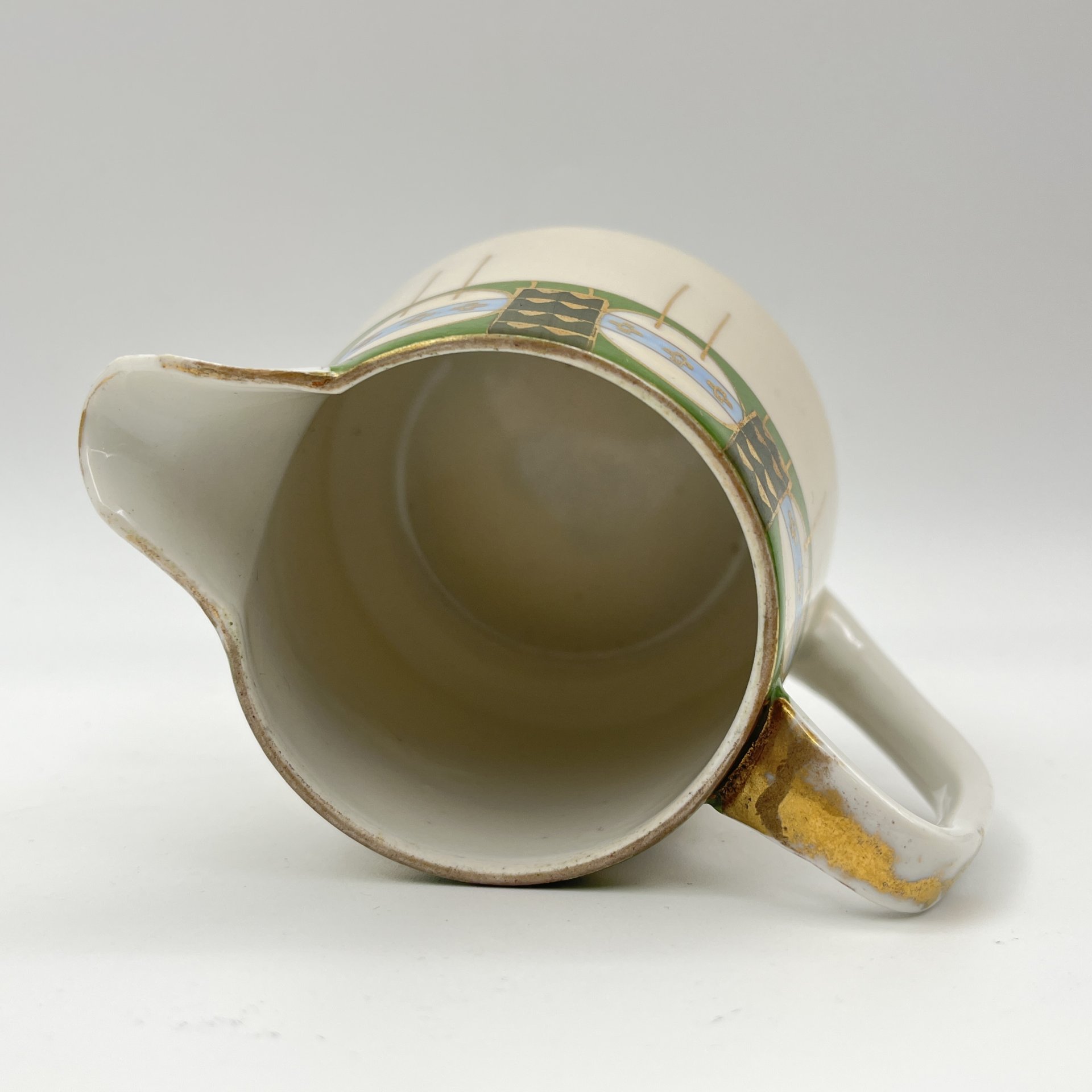 Молочник с геометрическим декором