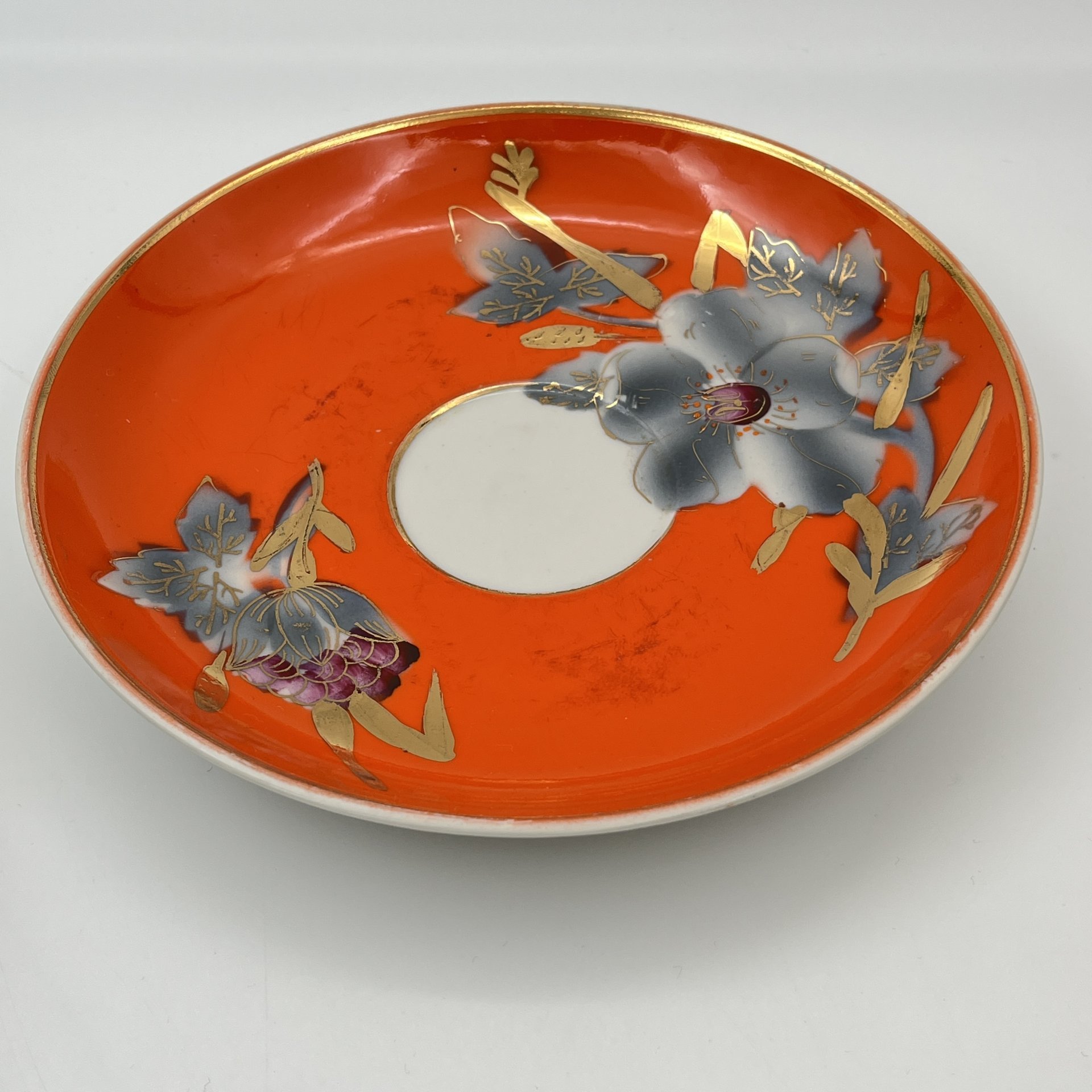 Блюдце "Мальва", автор И.П. Величко, фарфор, крытье, роспись, золочение, Барановский фарфоровый завод, СССР, 1960-1970 гг.