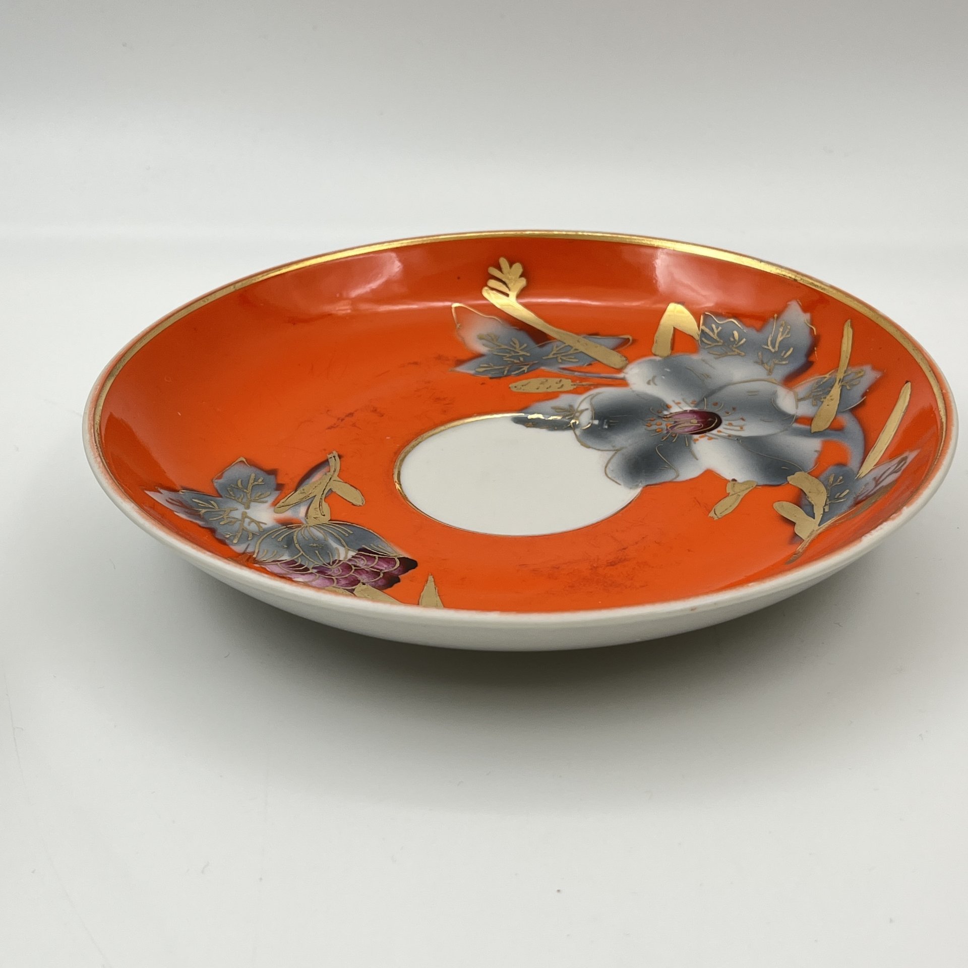 Блюдце "Мальва", автор И.П. Величко, фарфор, крытье, роспись, золочение, Барановский фарфоровый завод, СССР, 1960-1970 гг.