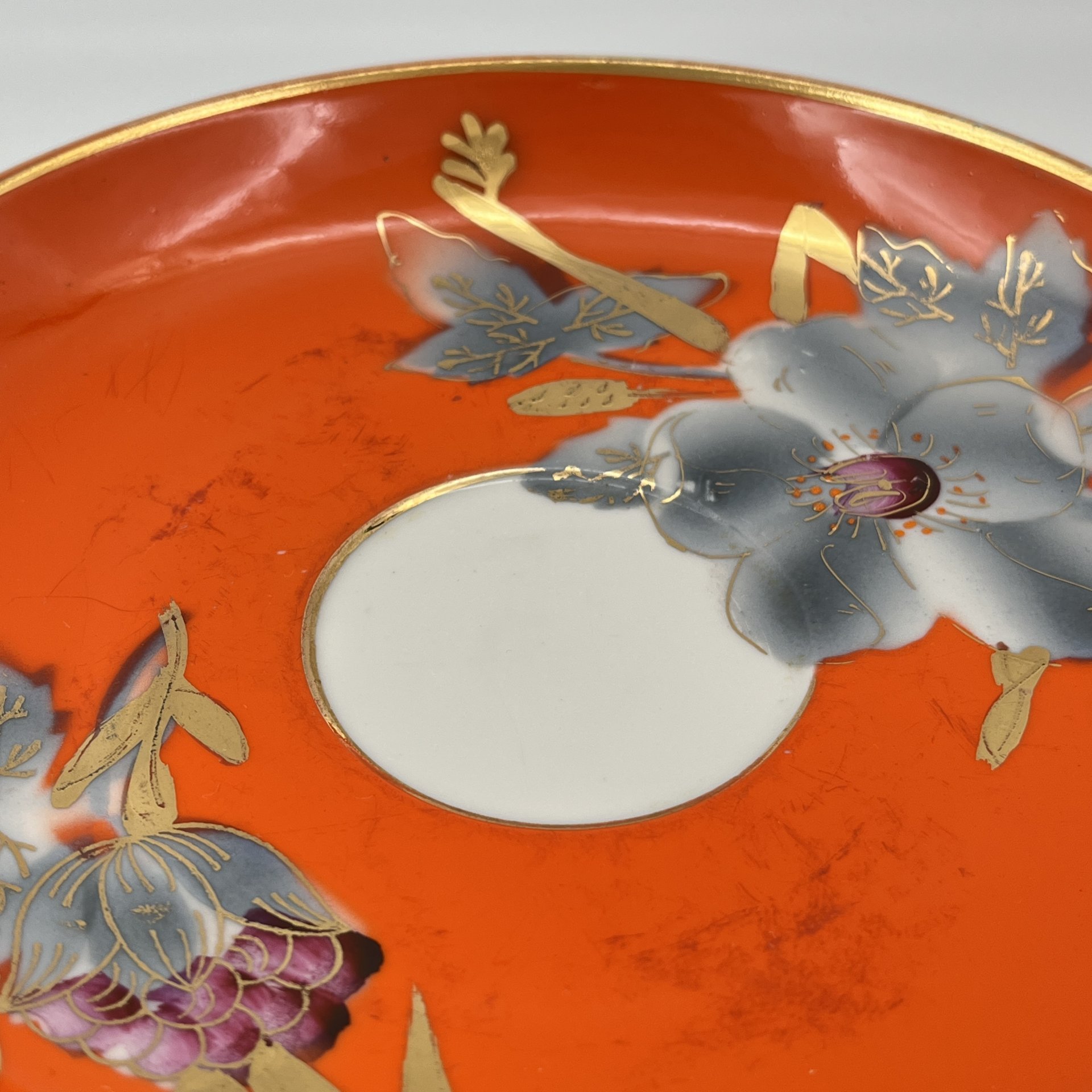 Блюдце "Мальва", автор И.П. Величко, фарфор, крытье, роспись, золочение, Барановский фарфоровый завод, СССР, 1960-1970 гг.