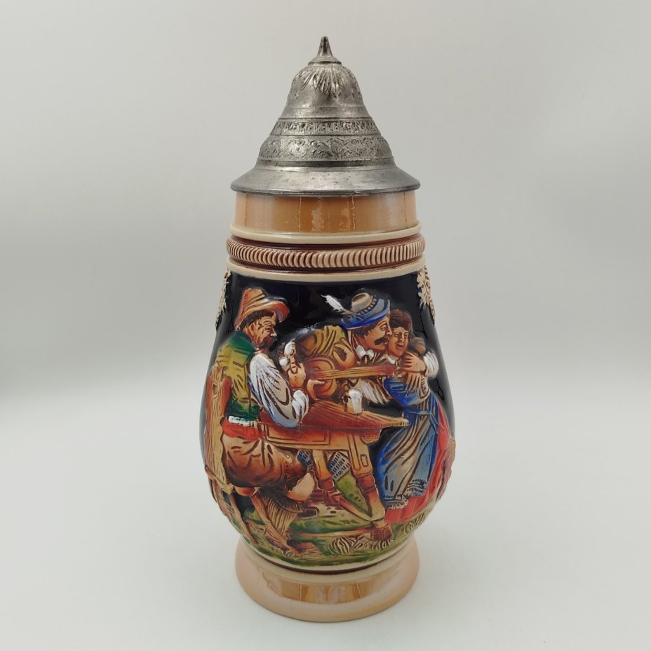 Кружка пивная с крышкой, декорированная трактирной сценкой, керамика, роспись, олово, Original King, Австрия, 1950-1990 гг.
