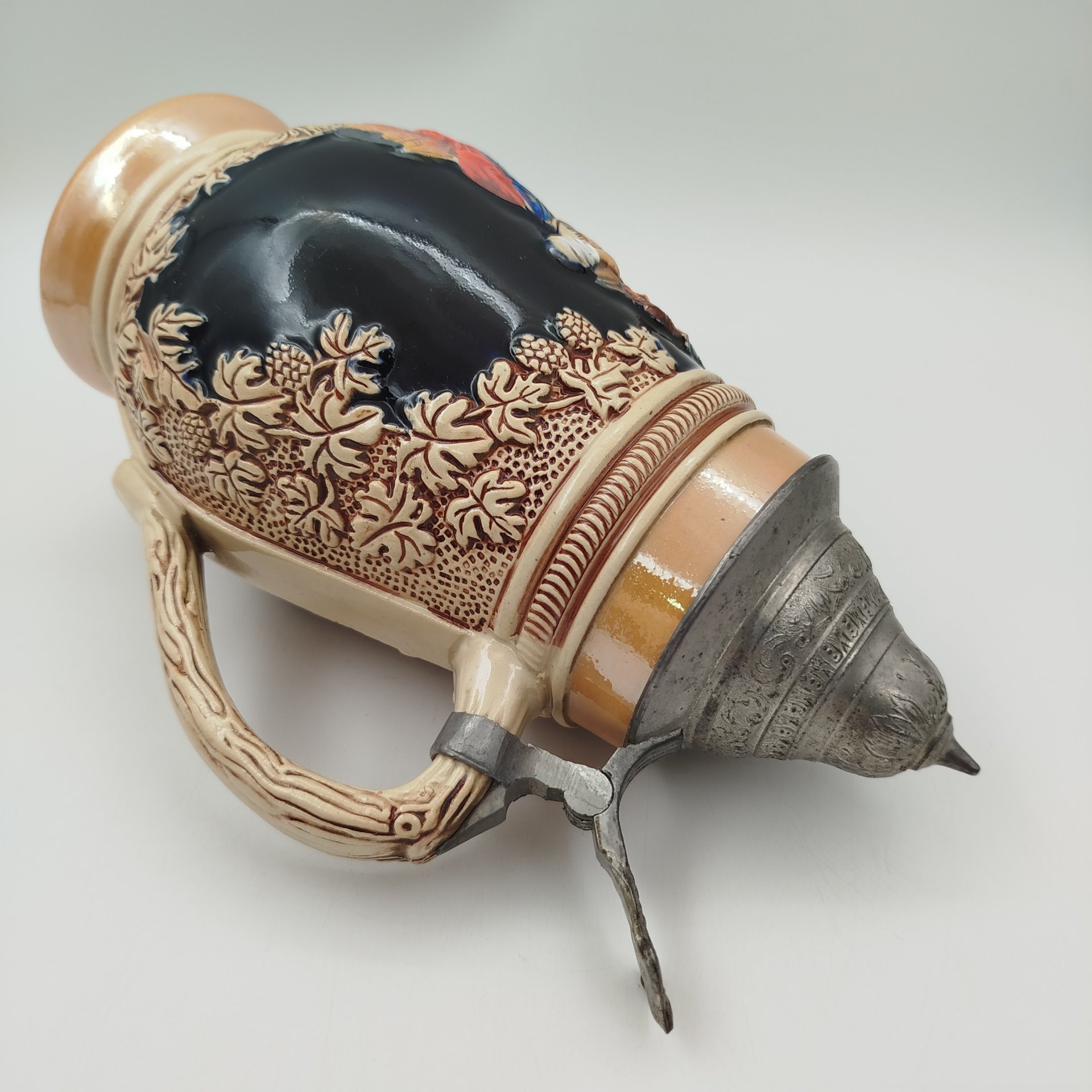 Кружка пивная с крышкой, декорированная трактирной сценкой, Original King