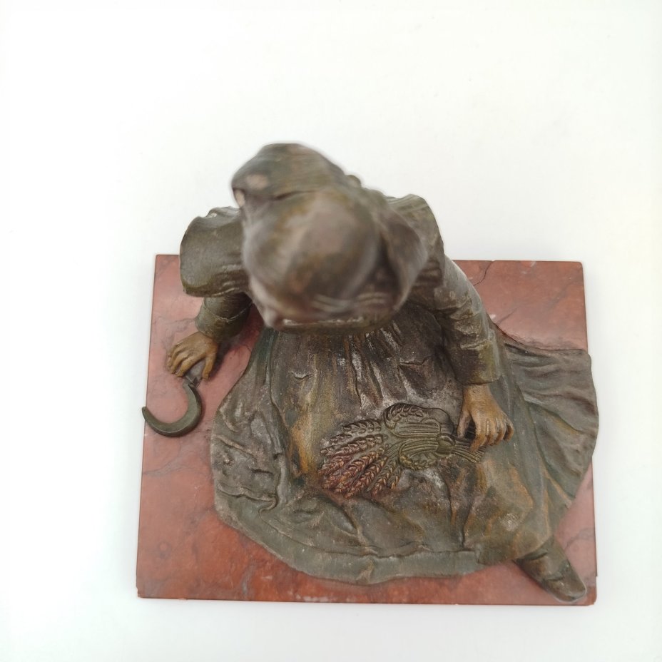 Статуэтка "Сбор урожая" ("Жница")