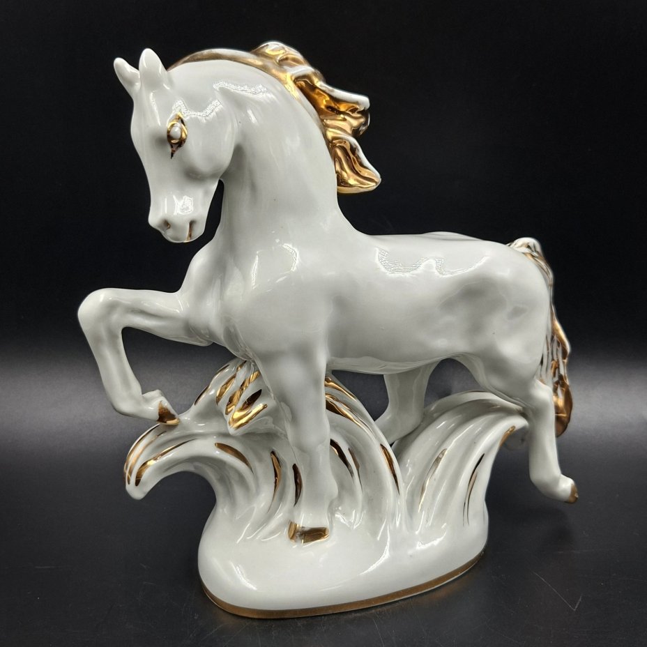 Статуэтка "Конь-огонь", автор формы И.С. Ефимов, фарфор, золочение, Ленинградский фарфоровый завод (ЛФЗ), СССР, 1960-1970 гг.