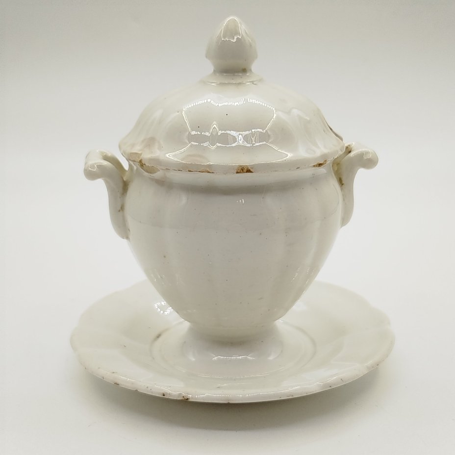 Соусник (горчичница) на подставке с рельефным декором