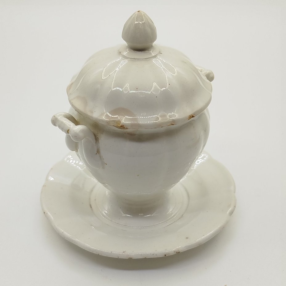 Соусник (горчичница) на подставке с рельефным декором