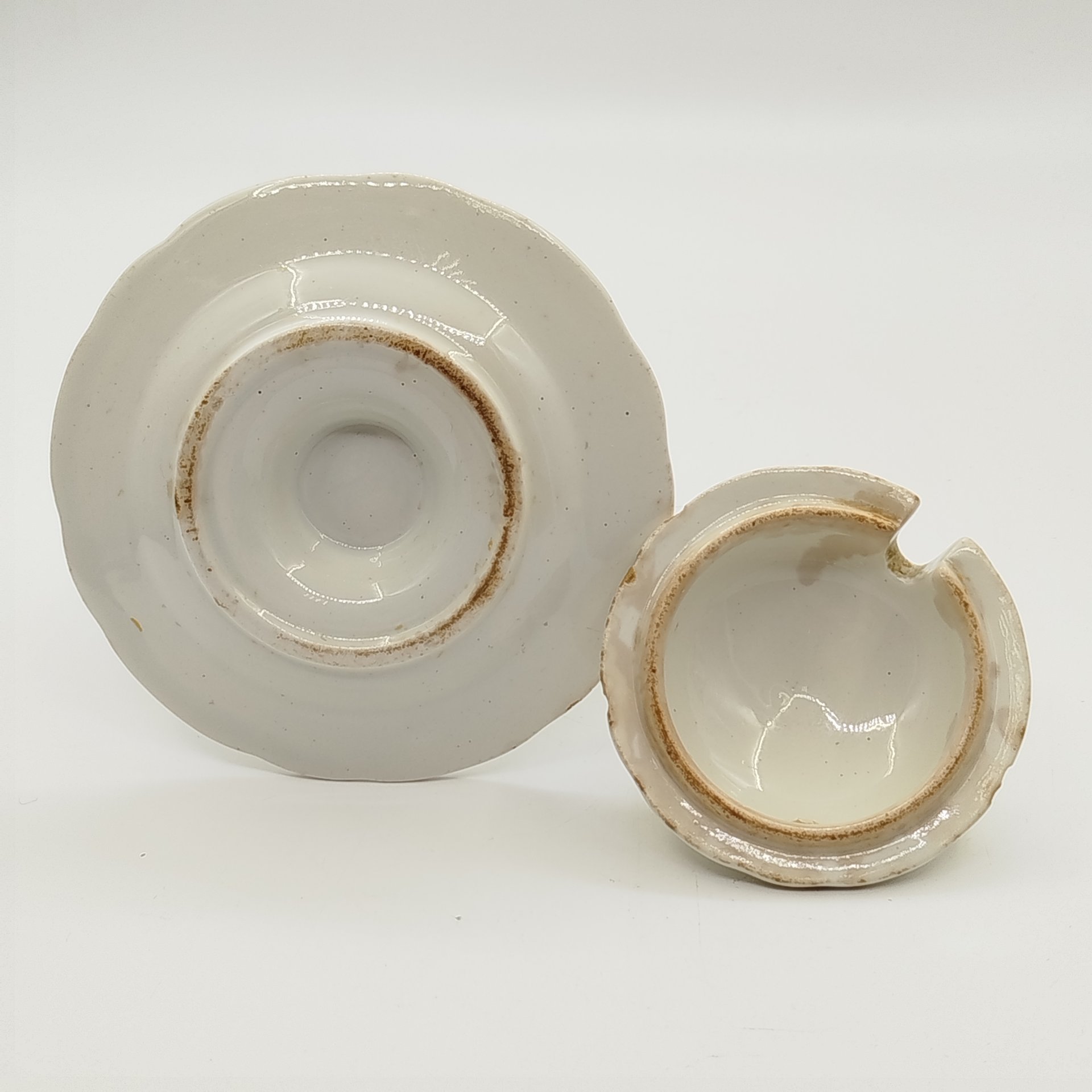 Соусник (горчичница) на подставке с рельефным декором