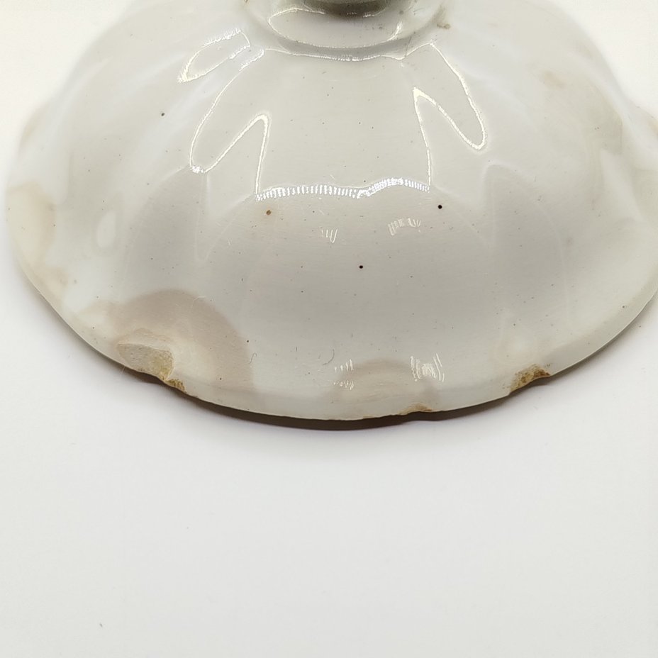 Соусник (горчичница) на подставке с рельефным декором