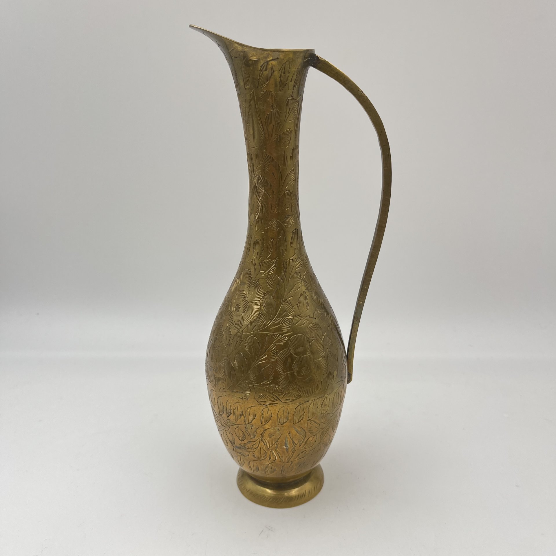 Кувшин с растительным декором в восточном стиле, латунь, гравировка, Индия, 1960-1990 гг.