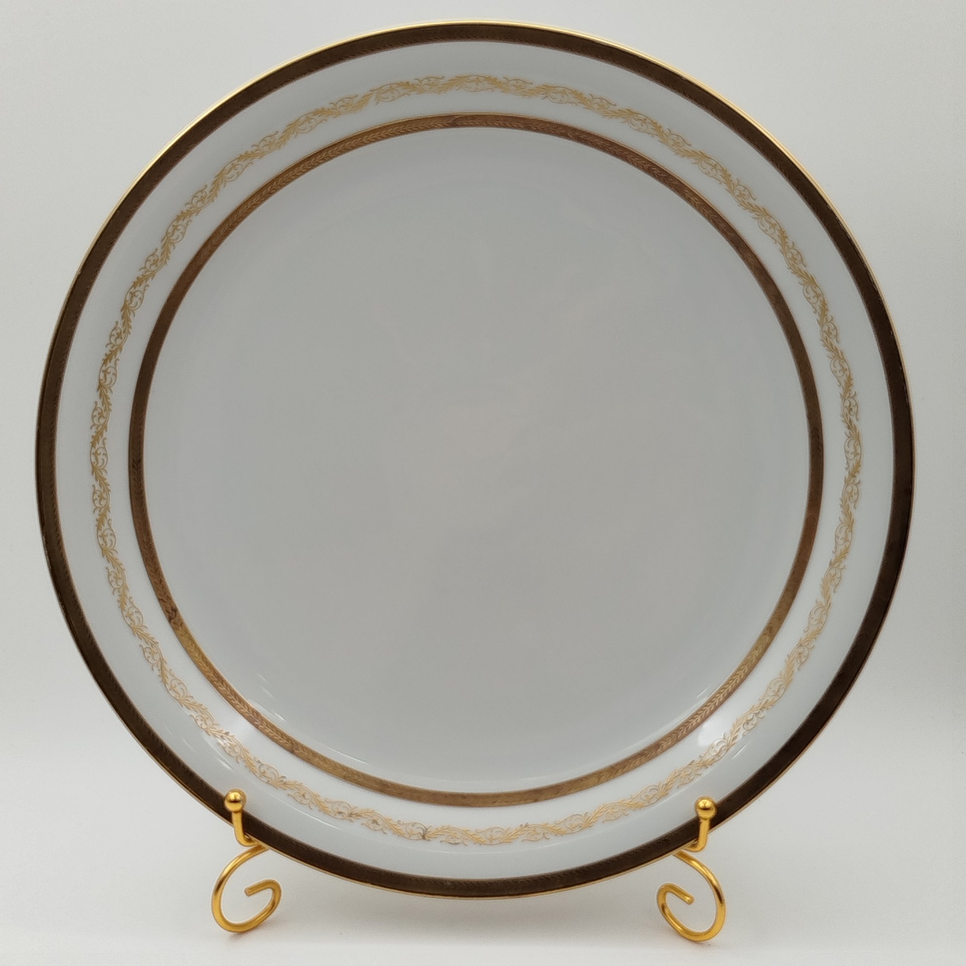 Блюдо круглой формы с растительным декором, серия "Charleroi-Bruxelles", фарфор, золочение, Tirschenreuth, Германия, 1969-1990 гг.