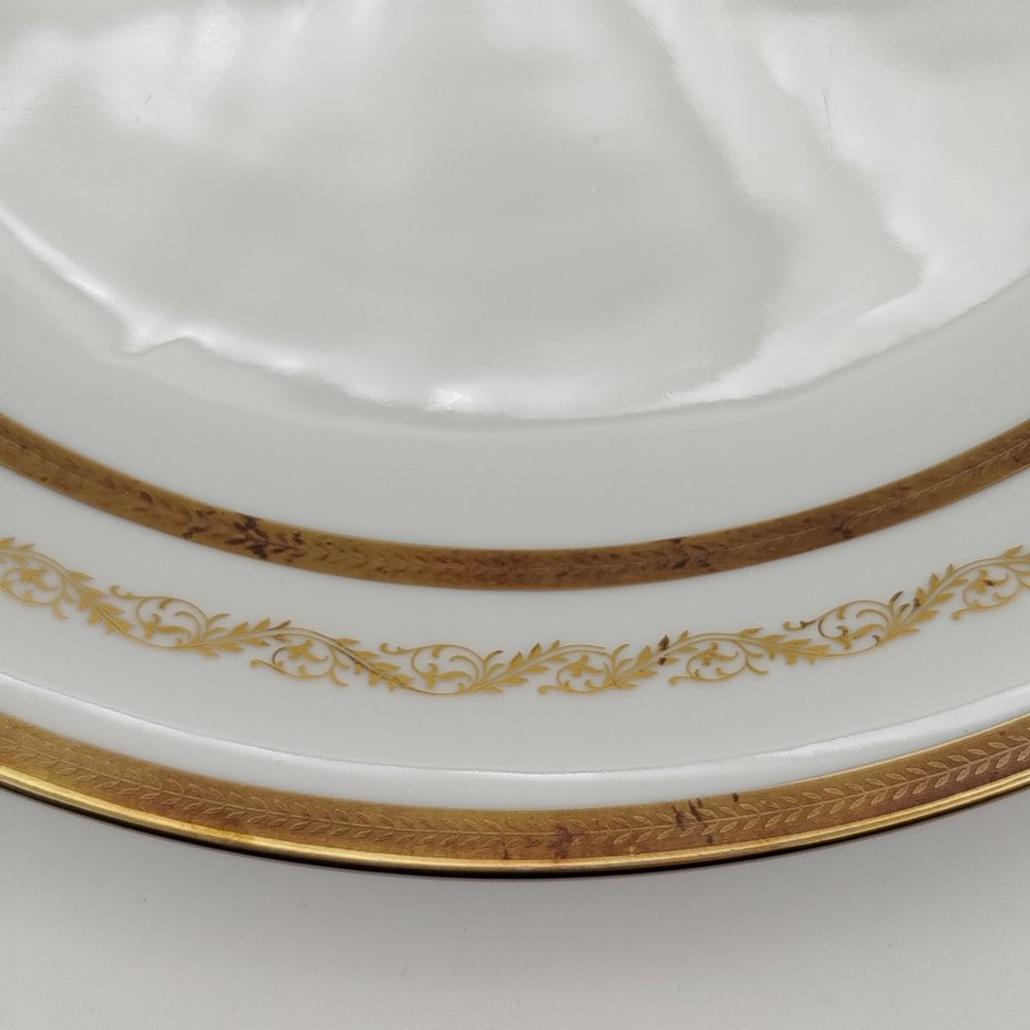 Блюдо круглой формы с растительным декором, серия "Charleroi-Bruxelles", фарфор, золочение, Tirschenreuth, Германия, 1969-1990 гг.