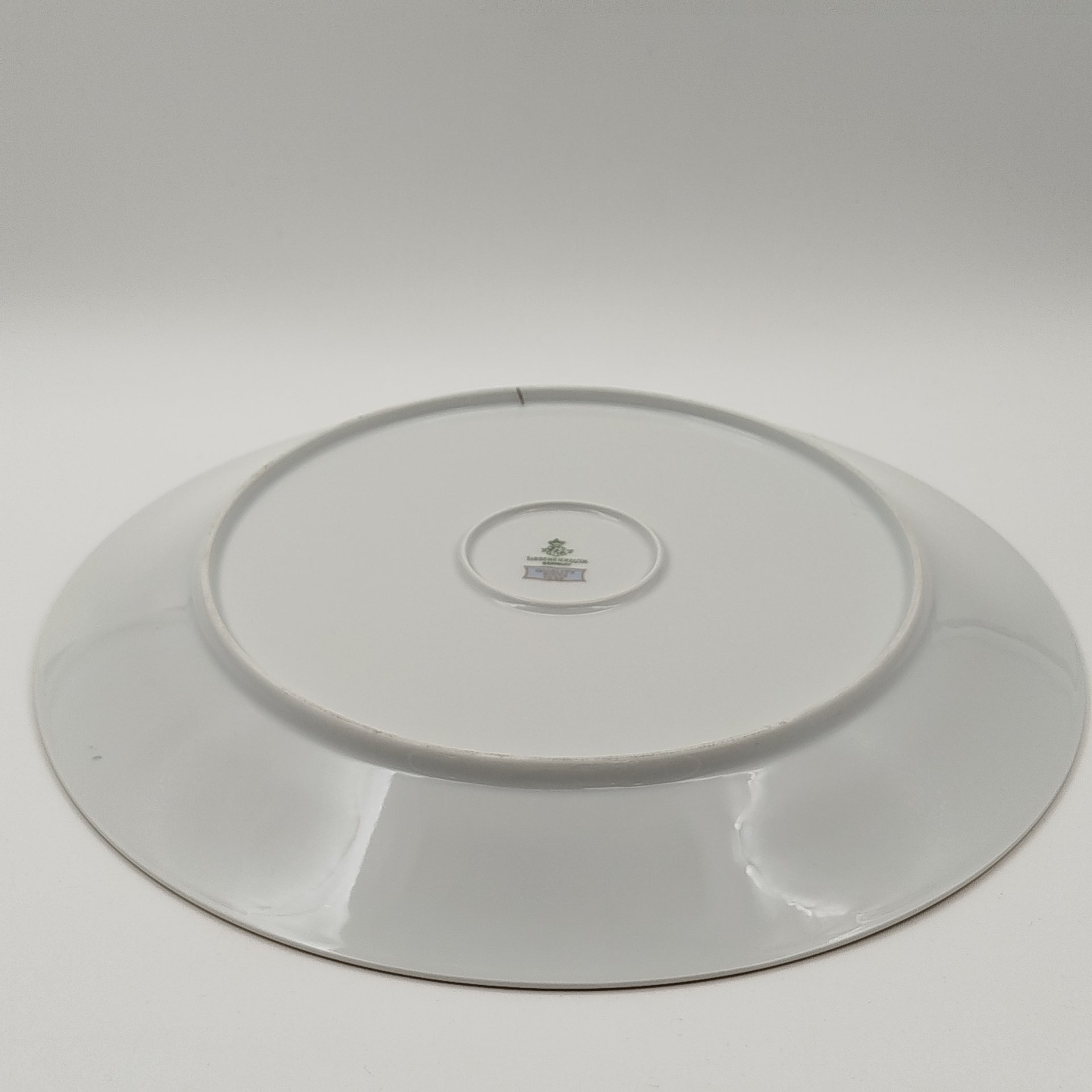 Блюдо круглой формы с растительным декором, серия "Charleroi-Bruxelles", фарфор, золочение, Tirschenreuth, Германия, 1969-1990 гг.