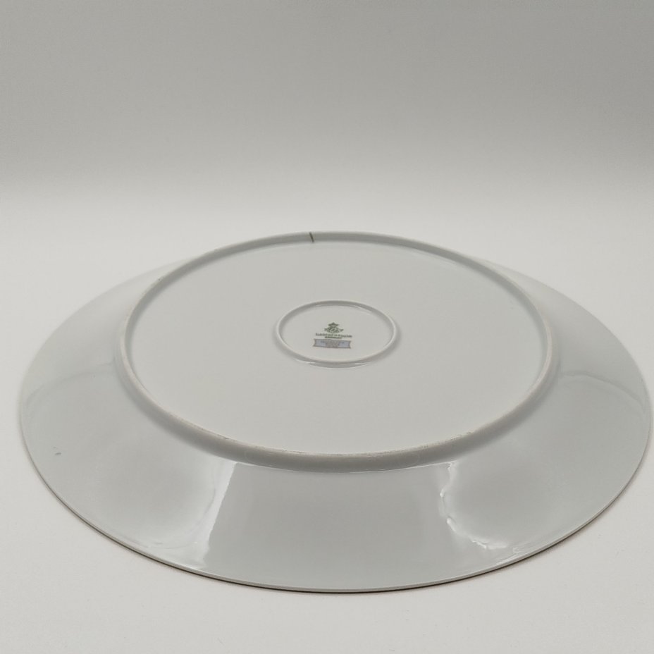 Блюдо круглой формы с растительным декором, серия "Charleroi-Bruxelles", фарфор, золочение, Tirschenreuth, Германия, 1969-1990 гг.