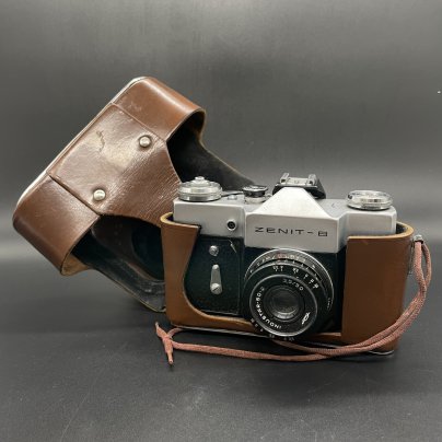 Фотоаппарат пленочный "Зенит-B" с объективом "Индустар-50-2" в кофре, Красногорский механический завод (КМЗ)