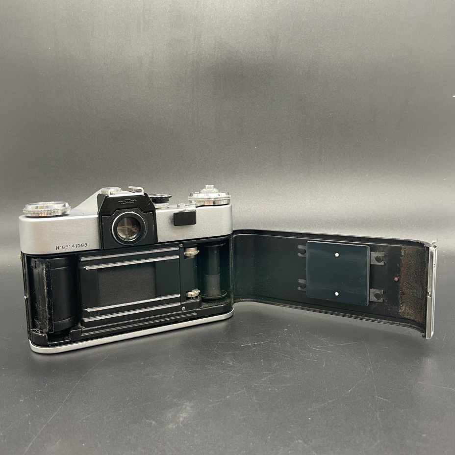 Фотоаппарат пленочный "Зенит-B" с объективом "Индустар-50-2" в кофре, Красногорский механический завод (КМЗ)
