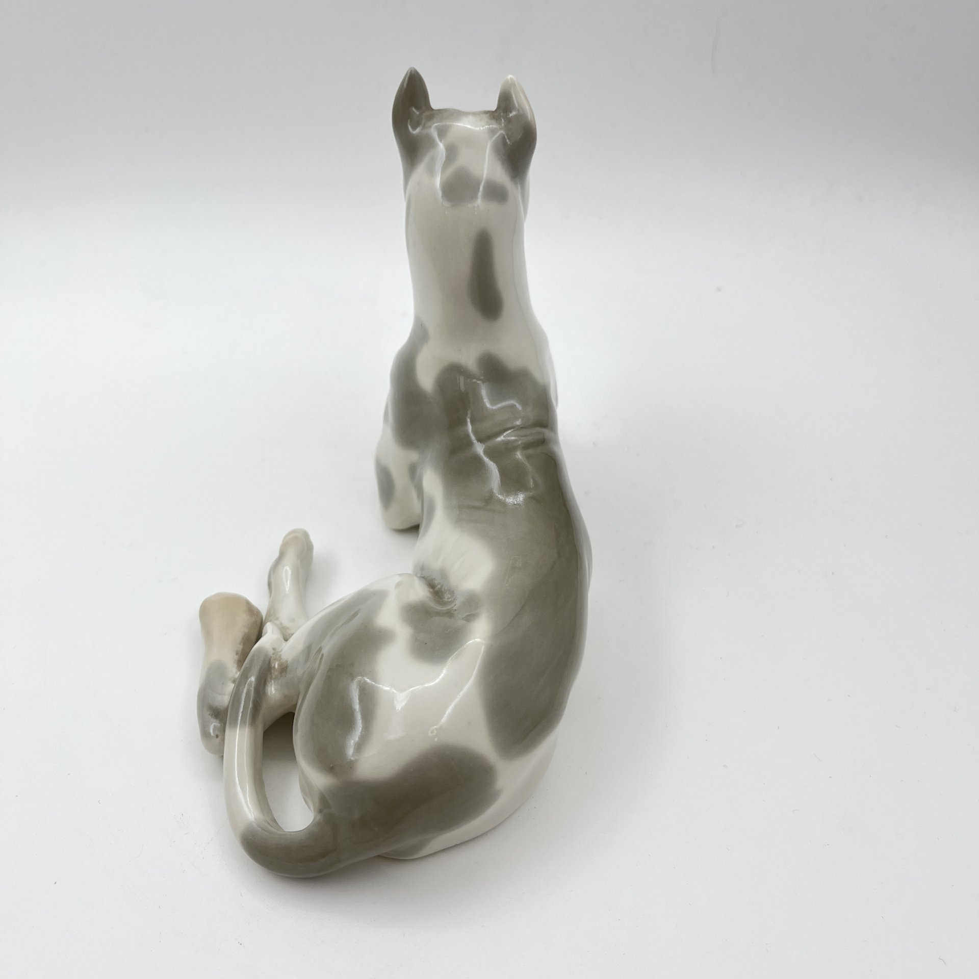 Статуэтка "Мраморный дог", скульптор И.И. Ризнич, фарфор, роспись, Ленинградский фарфоровый завод (ЛФЗ), СССР, 1970-1986 гг.